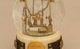 Meeting of Minds – custom&nbsp;snowglobe