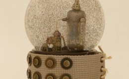 Radio Silence – vacuum tube&nbsp;waterglobe