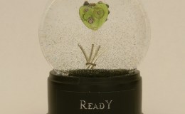 READY — green heart snow&nbsp;globe