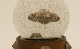 Steampunk Flying Saucer Snow&nbsp;Globe